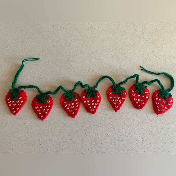 Strawberry Garland Handmade Crochet - Picture 11 of 11